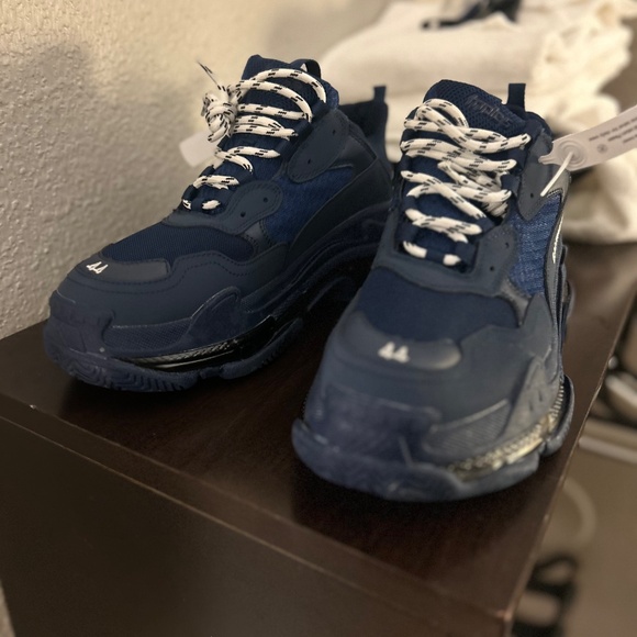 Balenciaga’s - Picture 5 of 7